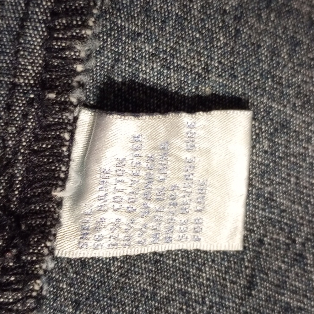 Woman's jean jacket sz medium - Picture 8 of 8
